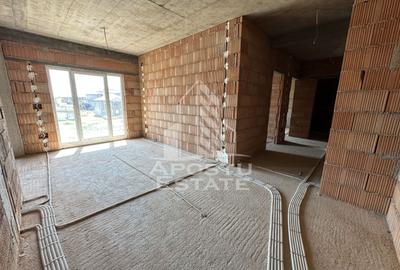 Apartament cu 3 camere semidecomandat în Giroc