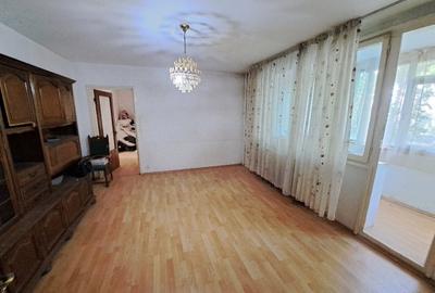 Teiul Doamnei-Colentina, 3 camere de vanzare,73 mp, p/8, liber, balcon mare