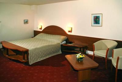 Zona Pta Victoriei, Hotel 4 stele, cu restaurant si crama,comision 0 - 2