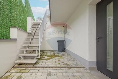 La poalele Tâmpei — vilă contemporană în Schei - 28