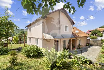 Casă individuală cu 5 camere în Schei