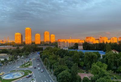 Apartament cu 3 camere semidecomandat, mobilat în Tineretului