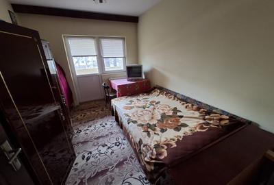 Apartament cu 4 camere, decomandat, etaj 2/4, zona Dacia - 4