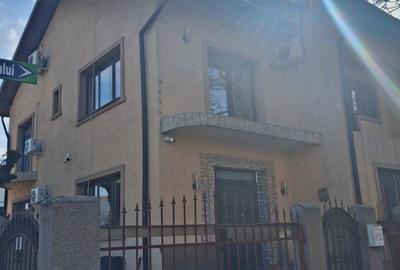 Vilă reprezentativă în Bucureștii Noi,ideală pentru sediu firmă/birouri. - 1