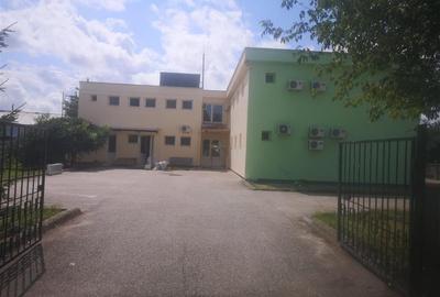 Birou, 800 mp în Central