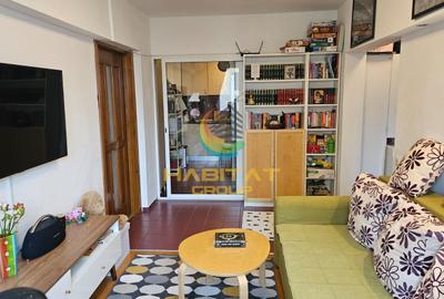 Apartament cu 3 camere semidecomandat, mobilat în Tineretului