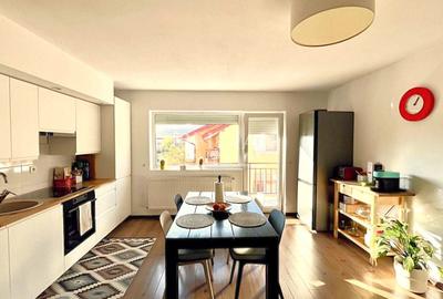 Apartament cu 3 camere semidecomandat, mobilat în Florești