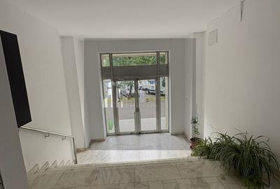4 camere  etaj 1 /450 m METROU UNIRII - 18