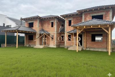 Calitate.Case despartite.365 mp teren.Car Port! - 1