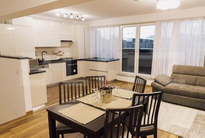 Penthouse de 3 camere, decomandat, 83 mp, 2 bai si terasa, in Tractorul, Coresi - 1