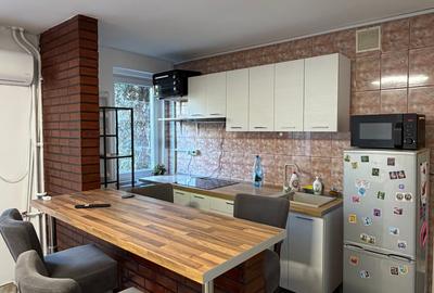 Apartament cu 2 camere semidecomandat, mobilat în Piața Unirii