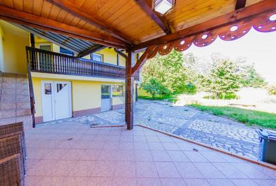 Casă cu 7 camere, 10 ari de vânzare la drumul principal cu 2 intrari - 3