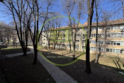 Apartament cu 3 camere semidecomandat, mobilat în Pajura