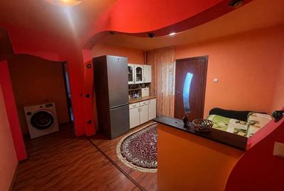 Apartament cu 2 camere decomandat, mobilat în Craiovița Nouă