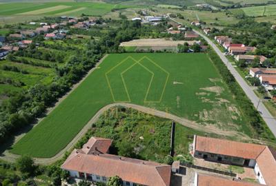 Teren de 1.6ha ideal pentru dezvoltare rezidentiala sau proiect turistic - 1