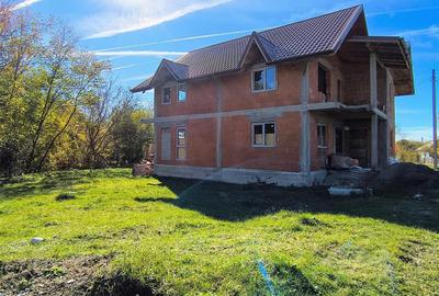 Casă cu 4 camere în Gura Vitioarei