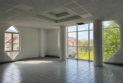 Clădire emblematică de vânzare în Piatra Neamț – fost sediu de firmă - 6