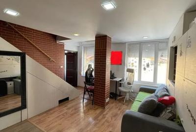 Apartament cu 3 camere semidecomandat, mobilat în Apărătorii Patriei