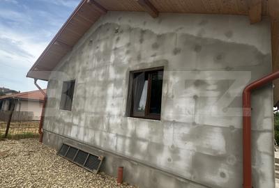 Casă individuală cu 4 camere în Lazuri