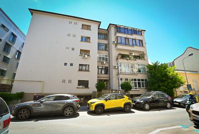Apartament cu 4 camere decomandat în Calea Victoriei
