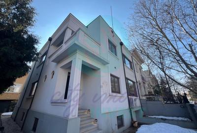Casă individuală cu 7 camere în Cotroceni