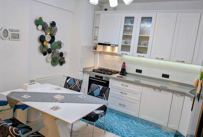 Refugiu urban modern cu 4 camere, zona Coresi, gândit pentru lucru de acasă - 3