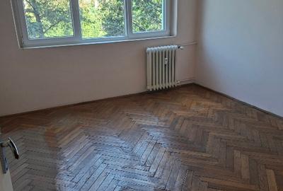 Apartament cu 3 camere semidecomandat în Brazda lui Novac