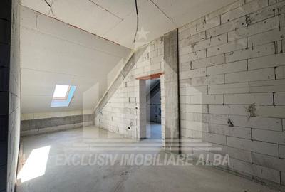 Apartament cu 3 camere decomandat în Cetate