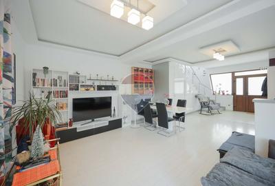 De vânzare casă - duplex cu 4 camere, panouri fotovoltaice -Sântandrei - 1