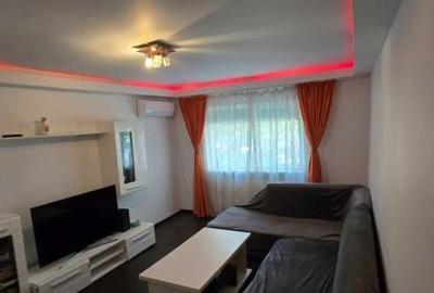 Apartament cu 3 camere decomandat, mobilat în Far