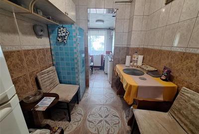 Apartament  2 camere semidecomandat , zona Milcov - 15