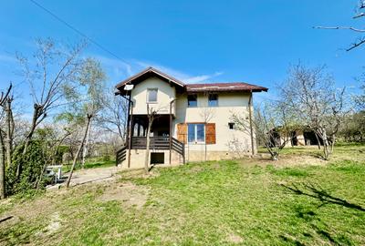 Casă cu 4 camere în Bârnova