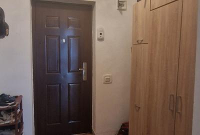 Apartament cu 1 cameră, decomandat, 32 mp+2 balcoane, etaj intermediar, Eroilor - 8