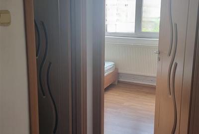 Apartament 3 camere de vanzare - Ostroveni, decomandat, etaj 7/10, 2 băi - 4