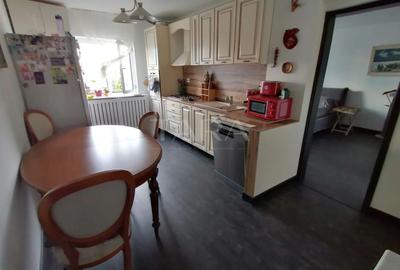 Apartament cu 4 camere decomandat, mobilat în Mărăști