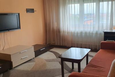 Apartament cu 3 camere decomandat, mobilat în Girocului