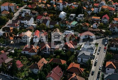 Casa individuala de vanzare in Gruia cu teren generos - 1