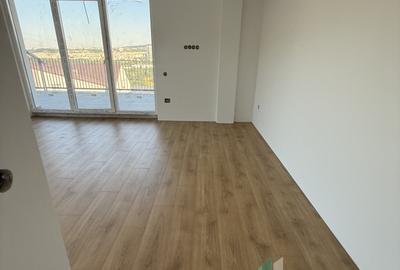 Apartament cu 2 camere semidecomandat în Florești