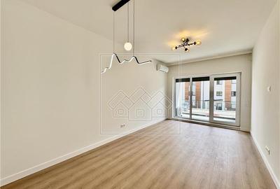 Apartament cu 3 camere decomandat în Exterior Vest
