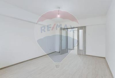 Apartament cu 4 camere decomandat în Centrul Civic