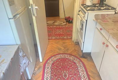 Vand apartament 2 camere decomandat in Deva, pe Bld. Balcescu, etaj 1 - 6