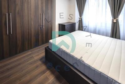 Apartament cu 3 camere decomandat în Tractorul