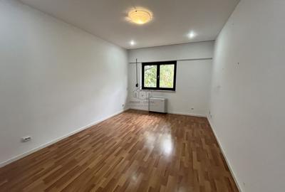 VILA CU 5 CAMERE LA INCHIRIERE PE MALUL LACULUI STRAULESTI - 11