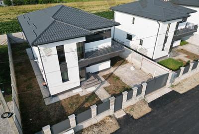 Casă cu 5 camere în Berceni