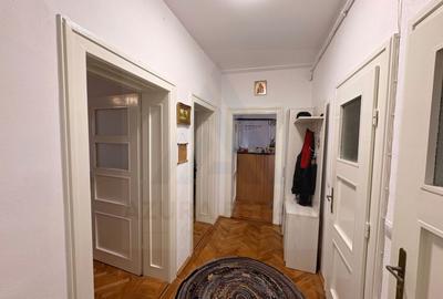 Apartament decomandat 70 mp utili 2 bai pivnita si curte 58 mp Central - 1