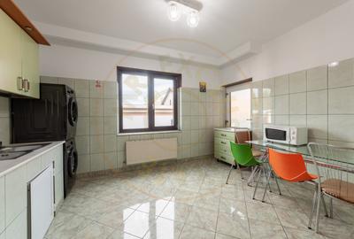 Casă spațioasă cu 8 camere - Pitești - 0% Comision - 5