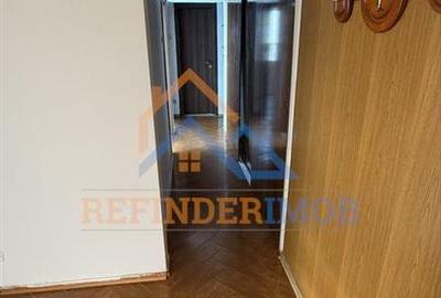 Apartament de vanzare cu 3 camere, zona Trapezului - Metrou 1 Decembrie 1918 - 4