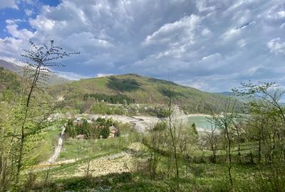 Teren vedere panoramică lac Paltinu si dealuri împădurite in Valea Doftanei - 3