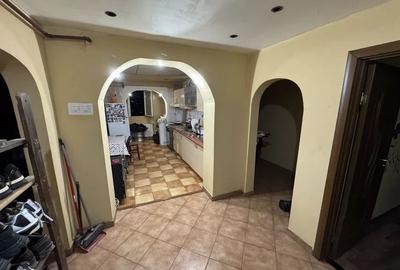 Apartament cu 4 camere decomandat, mobilat în Rahova