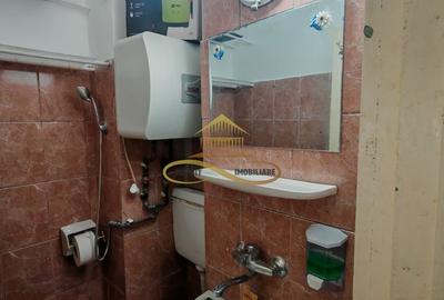 Se vinde garsonieră confort 3, dar zona e de 5 stele, etaj 2 - 4